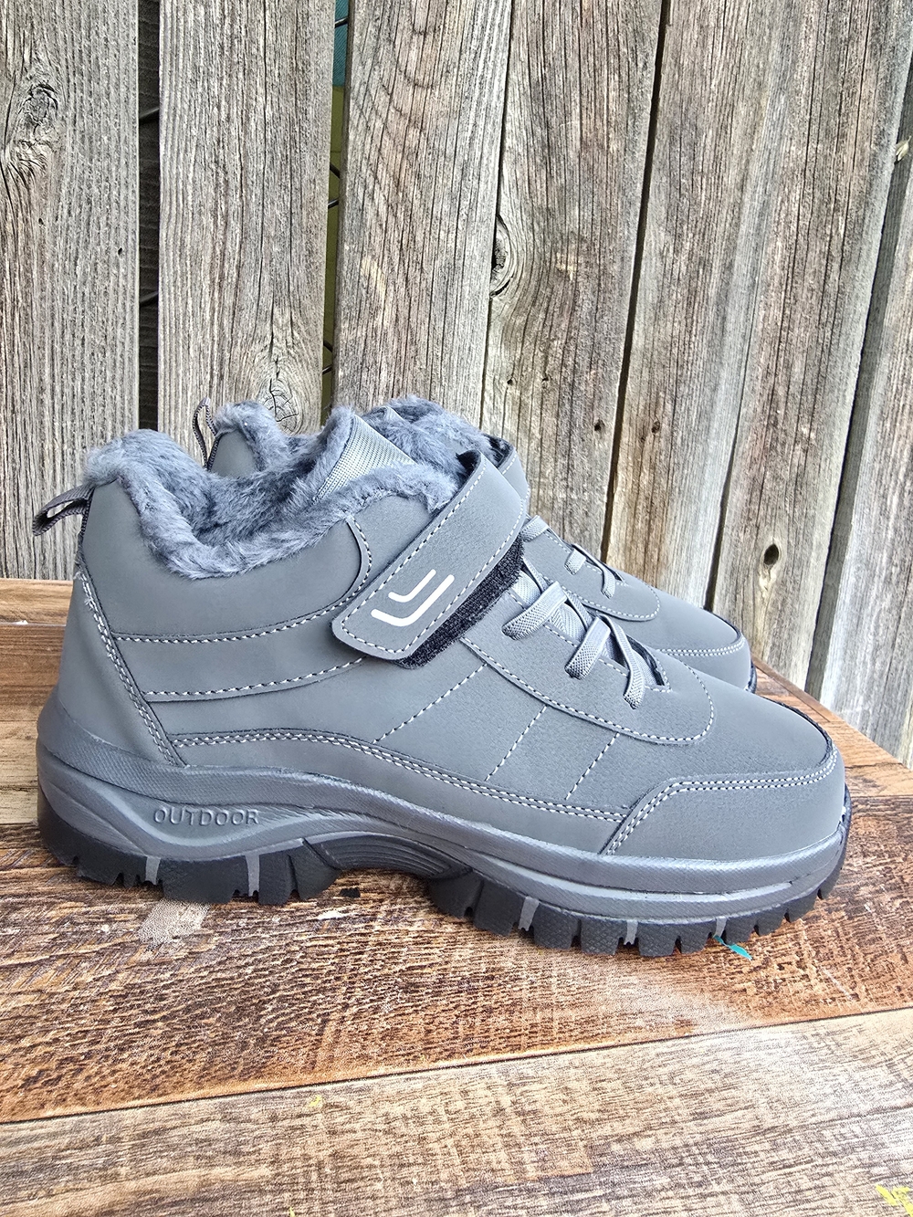Kids Gray Faux Fur Lined Outdoor Boots Size 9.5